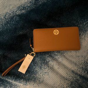 Tory Burch Everly Passport Continental Wallet Wristlet